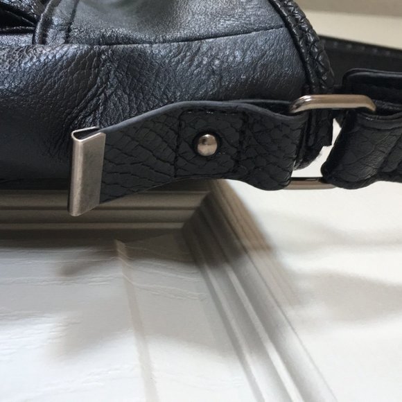 GUC Fiorelli Faux Leather Crossbody Purse - Picture 7 of 9